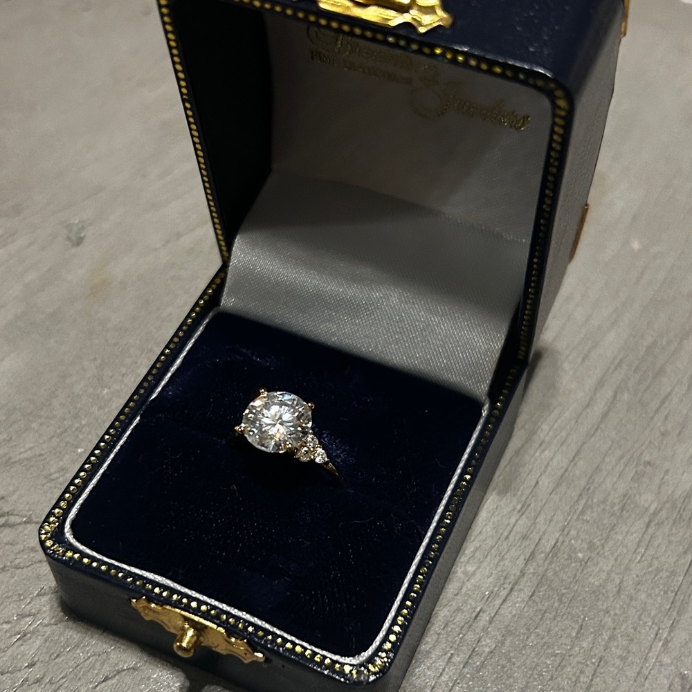 3 Carat Moissanite ring with Sparkling Clear Stone - Picture 4 of 11